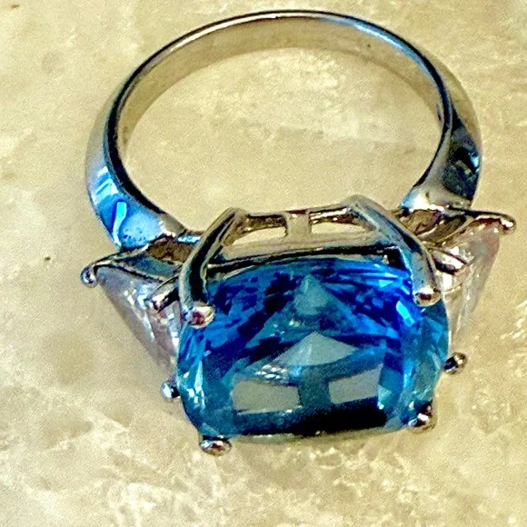 HP 🎉 Blue topaz ring size 5 - Picture 10 of 16